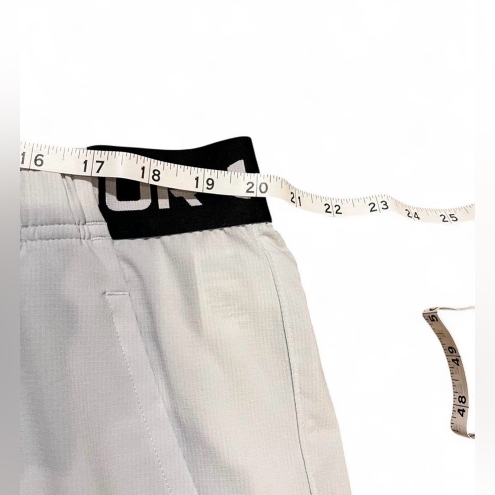 Under Armour Black and White Fitted Shorts - Picture 7 of 7